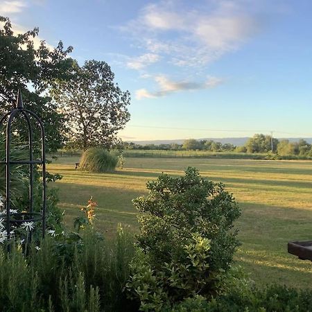 Badsey Cotswold Edge Guest Suite With Broadway Hill View מראה חיצוני תמונה